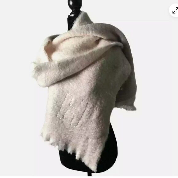 TOMMY HILFIGER WOOL BLEND SCARF/SHAWL! Like New ๐๐ - Picture 13 of 14